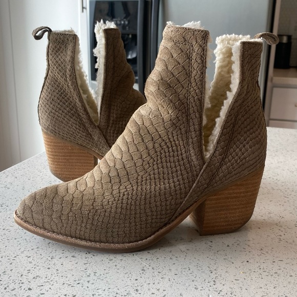 Jeffrey Campbell Orwell Shearling-Lined Boots - size 8.5 - Picture 2 of 7